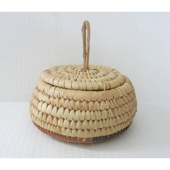 AFRICAN/NIGERIAN Hand Woven Basket Grass Tribal Ethnic with Lid and Hanger - Picture 1 of 5